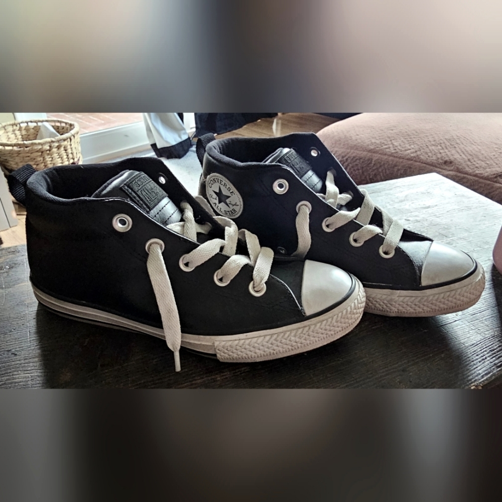 Converse Leather Unisex MidRise